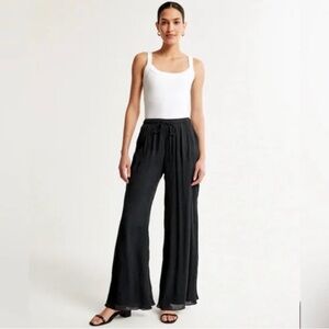 Abercrombie & Fitch Crinkle Texture Pants